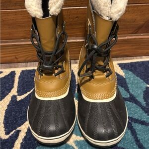 Sorel Women's Winter Boots - Black and Tan size 6